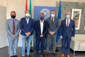 Participantes en la reunión sobre Medicina en la UAL celebrada este lunes.