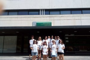 Algunas de las trabajadoras de la Escuela Mediterráneo que fueron despedidas y que tendrán que ser readmitidas.