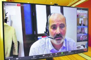 David Uclés aportando su visión al debate.