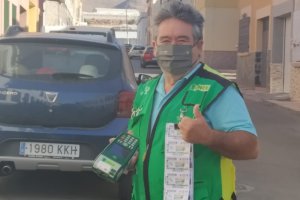 Miguel Rodríguez es el vendedor de la ONCE que ha repartido el premio.