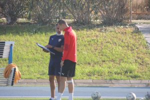 José Gomes habla con Petrovic.