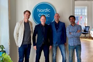 Juanjo Tara a la derecha, con Chris Moore (CEO Nordic Group), y sus socios en DSRuptive