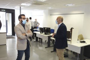 Autoridades en las nuevas instalaciones.