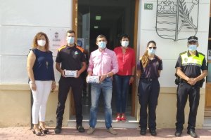 El alcalde de Los Gallardos recibe mascarillas de la Subdelegación de Gobierno.