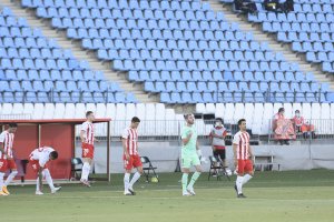 Los jugadores del Almería tienen que salir del túnel.