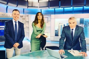 José Antonio Luque, Isabel Jiménez y David Cantero, en el plató de Informativos Telecinco.