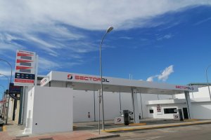 Sector OIL. Nueva estación de servicio en Huércal de Almería, a 300 metros de Parque Comercial CEMAR.