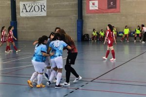 Las jugadoras del Fines celebrando un gol.