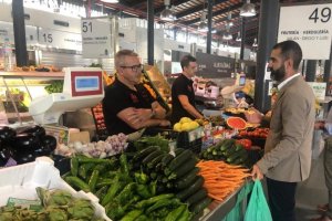 El alcalde en una visita al Mercado Central