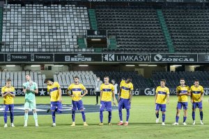 Los jugadores del equipo de José Gomes en la previa del partido.