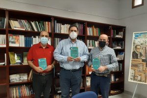 El director del IEA, junto a Diego Reche y Diego Alonso.