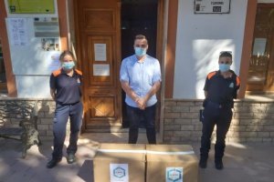 José Torregorsa, alclade de Chirivel, junto a dos técnicos de Protección Civil.