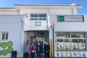 Visita del delegado territorial a uno de los centros.