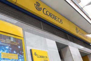 Cartelería de una oficina de Correos.