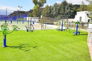 Los elementos lleva incorporados una placa descriptiva de su uso.