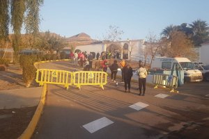 Accesos controlados en los cementerios municipales en Adra.