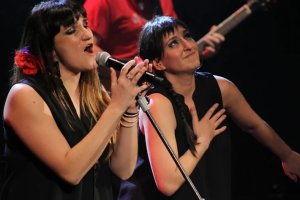 Rozalén durante una actuación, en una foto de archivo.