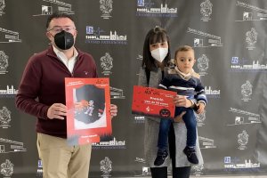 Momento de la entrega de uno de los premios.