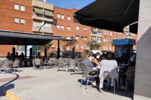 Habrá reducciones en el aforo de bares del distrito sanitario de Almería (nivel 4) a partir del martes 10 de noviembre.