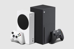 Los modelos de Xbox Series S (izquierda) y Xbox Series X (derecha).