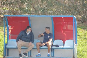 José Gomes hablando hoy con Mohamed Adel.