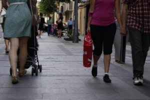 Imagen de archivo de una calle comercial de la capital.