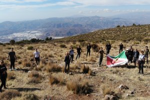 Senderistas en el paraje de la Retumba