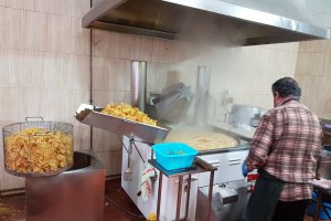 Patatas Caseras La Tijoleña – Churrería Agapito, las exquisitas y auténticas patatas fritas caseras hechas a mano como se han hecho toda la vida.
