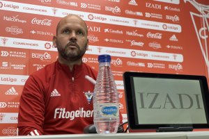 José Alberto López en la sala de prensa de Anduva.