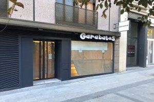 Garabatos, preparado para abrir en Reyes Católicos.