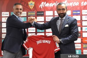 José Gomes fue presentado en la intimidad por Mohamed El Assy.