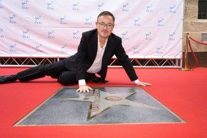 Manuel Martín Cuenca, tras descubrir su estrella en el Paseo de la Fama de Almería.