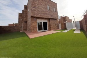 Cármenes universidad II con amplias zonas verdes.