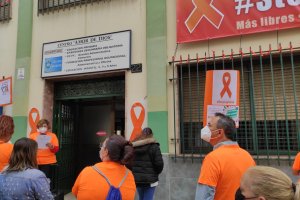 Manifestación a las puertas del colegio Amor de Dios.