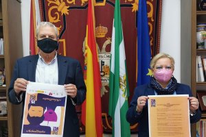 El alcalde de Vera, José Carmelo Jorge Blanco y la concejal de Igualdad y Servicios Sociales, Amparo García, en la presentación de la campaña.
