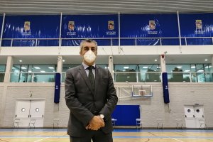 Posando para LA VOZ, en la magnífica pista del Pabellón Moisés Ruiz.