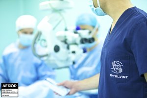 Unidad de Cirugía Refractiva del edificio HLA de Especialidades, a cargo de Oftalvist en Almería.