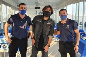 El artista en el restaurante El Rincón del Puerto, Garrucha.