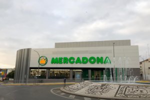 Mercadona estrena su nueva tienda en Berja.