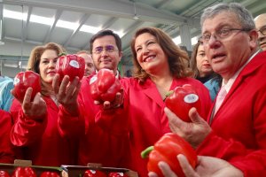 Carmen Crespo en una fotografía de archivo en la planta de Vicasol en El Ejido.