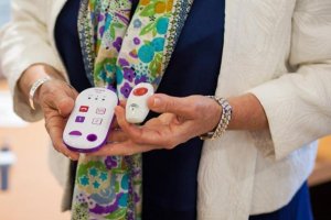 Ofrece a las personas usuarias de teleasistencia un servicio ágil y directo.