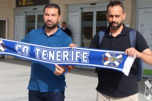 Juan Carlos Cordero y Fran Fernández a su llegada a Tenerife.