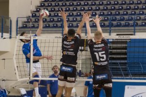 Teruel se puso el mono de faena para ganar en Melilla.