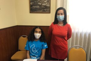 Elvira estuvo acompañada por la edil de Educación cuevana, Ana María Castro García.