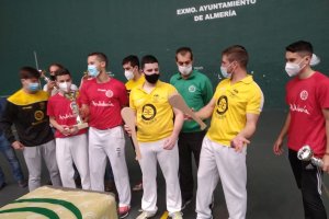 Los vencedores en la entrega de premios.