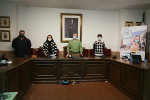 El alcalde Miguel Martínez-Carlón y la diputada Conce Pérez con Alfredo Casas y Guillermo Mirón.