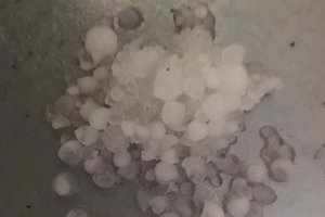 Imagen del tamaño del granizo caído.