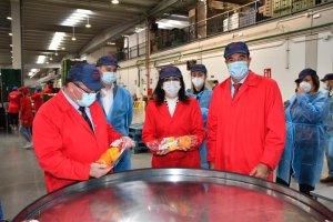 Marta Bosquet ha recorrido las instalaciones de Vicasol 3 en El Ejido, y ha felicitado a los socios por el trabajo que realizan