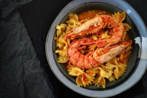 Pasta con gambas.