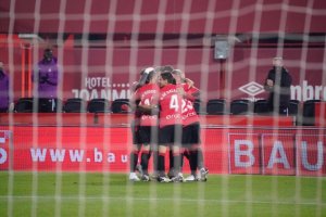 Los jugadores del Real Mallorca viene del golear al Logroñés.